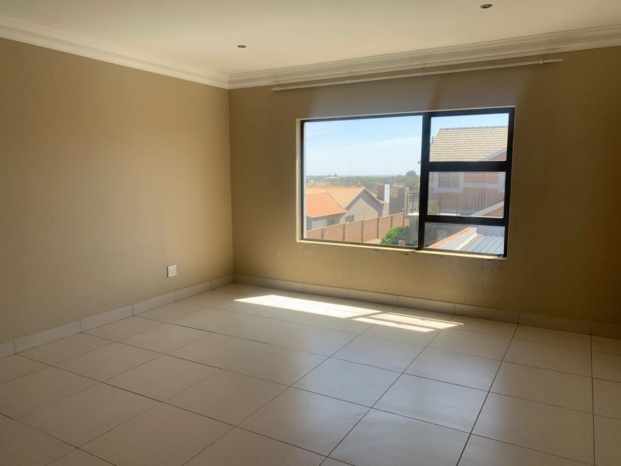 To Let 3 Bedroom Property for Rent in Heuwelsig Free State